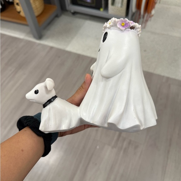 Ghost and Dog Figurine with Flower Crown - Picture 2 of 3